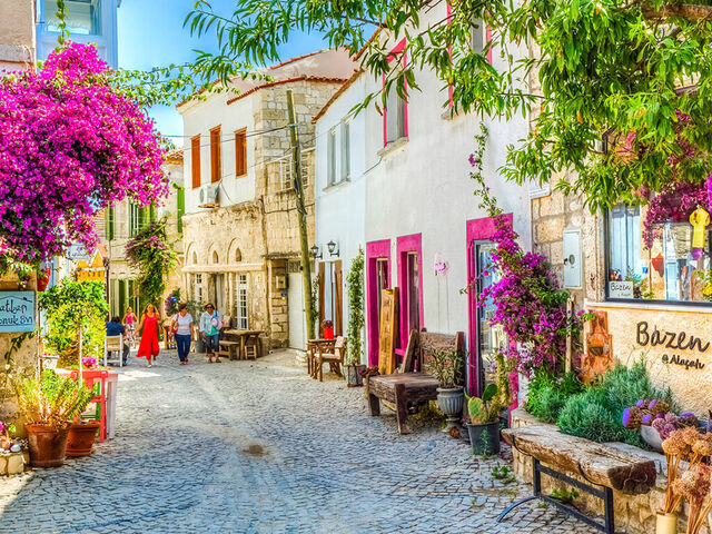 İkonik Alaçatı Ot Festivali ve Urla Enginar Çiçeği Festivali Turu - 2 Gece Otel Konaklamalı İstanbul Çıkışlı