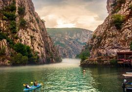 Balkan Güzelleri Ajet Havayolları ile Kosova Makedonya Turu